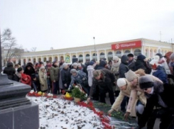 Первые лица города отдали дань памяти Антона Чехова