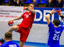 Схватка титанов: таганрогские гандболисты встретились на одном поле с бронзовым призёром прошлогоднего чемпионата