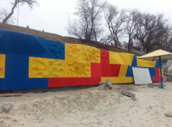 Таганрожцы гадают на сколько хватит скалодрома на Приморском пляже