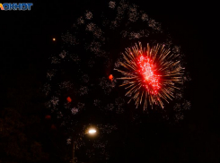 Администрация Таганрога попросила горожан воздержаться от запуска салютов