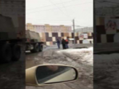 Закапал дождь, пришло время асфальтирования дорог в Таганроге