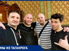 Павел Деревянко опубликовал фото с суровыми мужиками из бани