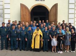 Пожарные Таганрога приняли участие в молебне в честь иконы