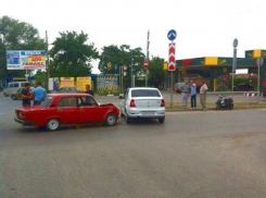 В Таганроге на улице Ломоносова произошло ДТП с участием «Рено» и ВАЗа