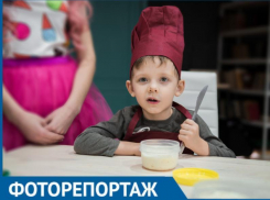 Таганрогские дети научились готовить сладкие роллы