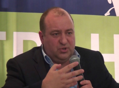 Директор «Экотранса»  В.Завгородний дает разъяснения таганрогским дачникам