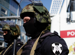 Росгвардейцы Таганрога эвакуировали жителей многоэтажки во время пожара