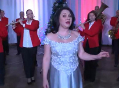 Танцы, песни и флешмоб – праздничный концерт от артистов Таганрога