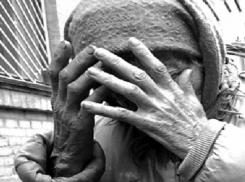 Отец и сын избили и ограбили жительницу под Таганрогом, «разбогатев» на мизерную» сумму