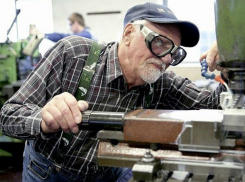 Взятые кредиты заставляют работать каждого пятого пенсионера Дона