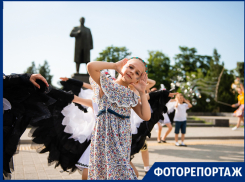 Мыльными пузырями наполнилась Октябрьская площадь Таганрога в День защиты детей
