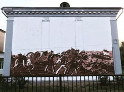 Художник Антон Тимченко начал рисовать на стене города осаду Таганрога 