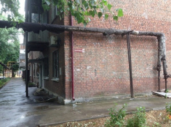 Дома по улице Социалистической в Таганроге более 15-ти лет затапливает сточными водами