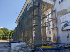 В Таганроге продолжается капитальный ремонт СКЦ «Приморский»