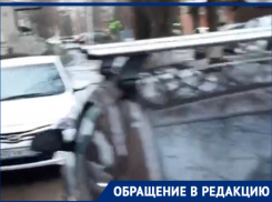 Очередной автоскандал случился в Таганроге - два водителя не поделили дорогу