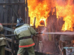 В Таганроге случился пожар в летней кухне