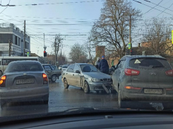 Тройное ДТП на дороге в Таганроге