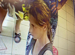 «На картах погадаю, и кошелек отберу»: в Таганроге разыскивается преступница