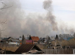 Запах гари охватил микрорайон Русское поле