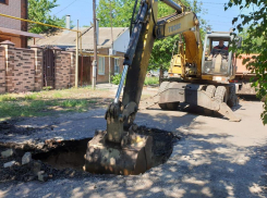 В Таганроге вновь земля уходит из-под ног — обрушился коллектор