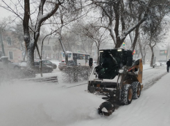 Снегоуборочная техника вышла на улицы Таганрога