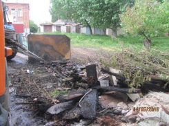 Не убрали, так спалили — в центре Таганрога творится мусорный беспредел