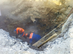 Работа на коллекторе по улице Москатова  в Таганроге продолжается