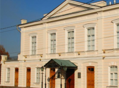 Исполняющий обязанности мэра Таганрога поздравил таганроженок с 8 марта