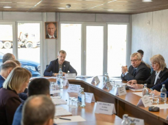 Экс-губернатор Голубев засветился в кадре, во время визита Андрея Яцкина в Таганрог