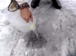 Управляющая компания переобула таганрогских пенсионеров в коньки