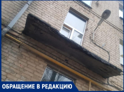  «Весь грязный и едва не погиб!»: на жителя Таганрога обрушилась часть козырька подъезда