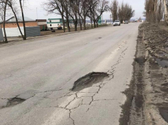 Таганрогская дорога не отпускает водителей из города  – лишает их колес