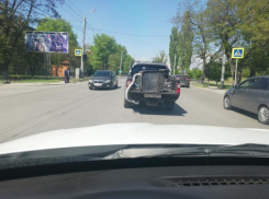 Турбовыбулькиватель или коптильня - гадали водители Таганрога, увидев это  диво  дивное