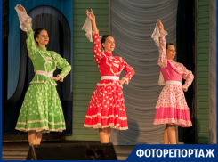 В пестрых нарядах и с задорными улыбками встретили таганрожцы День России