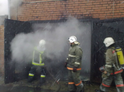 В Таганроге на пожаре в гараже на улице Толбухина погибли два человека