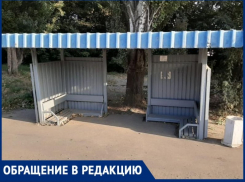 Асфальт на остановке Таганрога залили вместе с лавочками