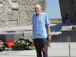 Таганрожцы возложили цветы к памятникам и воинским захоронениям