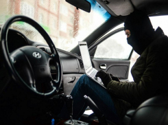 Таганрогский автомобильный воришка не гнушается жвачкой и сигаретами