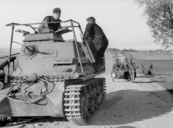 «Заводы взлетали на воздух»: что поразило штурмбаннфюрера СС при взятии Таганрога 