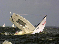 В Таганрогском заливе едва не утонул 8-летний яхтсмен