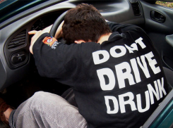 На трассе Ростов - Таганрог поймали пьяного водителя на «Волге»