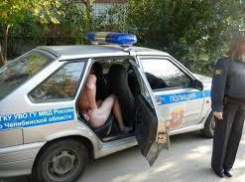 Голый житель ростовской области спровоцировал ДТП на трассе