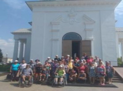 Таганрожским инвалидам провели экскурсию по святым местам нашей области