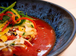 Греческий суп или кальцоне по-римски: ресторанная еда на вынос от «Рыжего шефа»