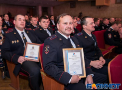 В Таганроге поздравили сотрудников транспортной полиции со 100-летием организации