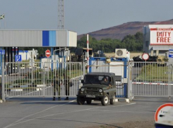 Сервисная зона для пересекающих российско-украинскую границу открыли в Матвеево-Кургане