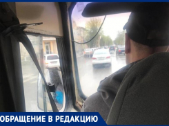 А это таганрогские водители маршруток: с телефоном в одной руке и с сигаретой в другой