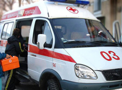 Таганрогский автолюбитель загородил Скорой помощи выезд из двора