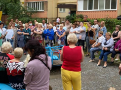 Жители 800 квартир Таганрога уже неделю лишены горячей воды по вине УК