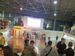 В Ростове –на-Дону ливнем затопило здание автовокзала